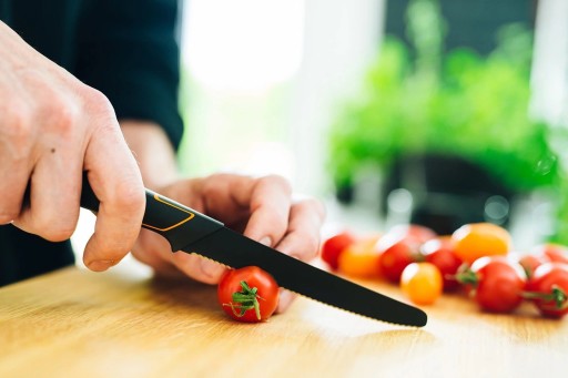 FISKARS EDGE 1003092 нож для томатов, зубчатый