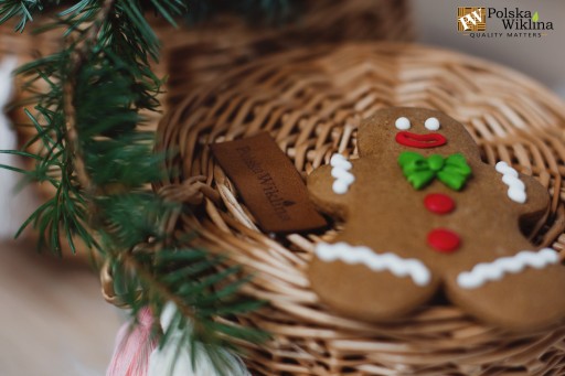Маленькая плетеная шкатулка с кисточками, натуральный