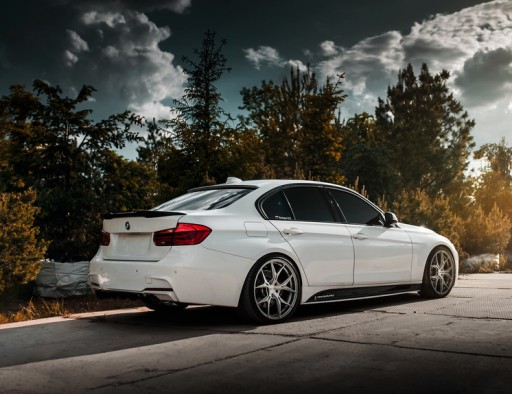БОКОВАЯ НАКЛАДКА НА РАМКУ BMW G30 G31 PERFORMANCE