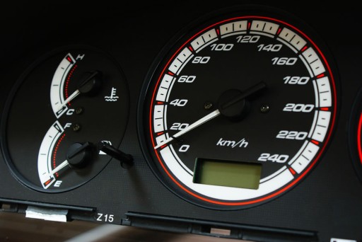Mazda 323F BA INDIGLO MoMan циферблаты одометра