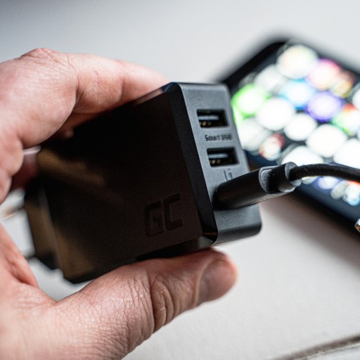 Сетевое зарядное устройство Green Cell, 3 порта USB-A, 30 Вт + 3 светодиода, кабель USB-USB-C, 1,2 м