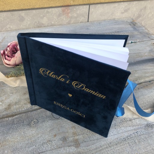 Гостевая книга, темно-синий, золотые надписи, бархат.