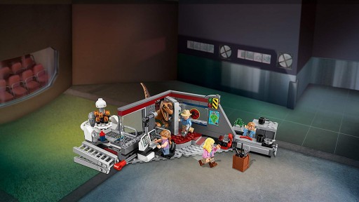 LEGO JURASSIC WORLD 75932 Хищник, погоня за динозавром