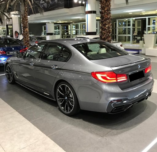 БОКОВАЯ НАКЛАДКА НА РАМКУ BMW G30 G31 PERFORMANCE