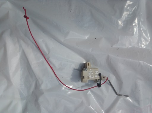 SIŁOWNIK KLAPKI WLEWU PALIWA 8P4862153 AUDI A3