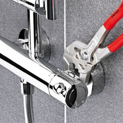 KNIPEX Регулируемые клещи-трубный ключ 180 мм