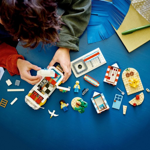 LEGO Creator 31138 Пляжный кемпер 3в1 556 деталей 8+