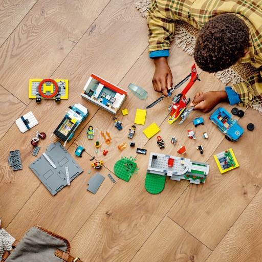 LEGO City 60371 Кирпичная парковка для машин скорой помощи