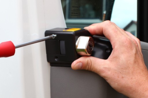 ZAMEK DODATKOWY BLOKADA DRZWI KABINY HEOSAFE DUCATO 2006-2021 2szt.