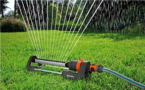 Дождеватель Aqua M 18702 осциллирующий NEW GARDENA