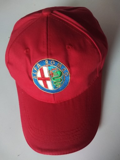 Красивая шапка ALFA ROMEO, белый хлопок.