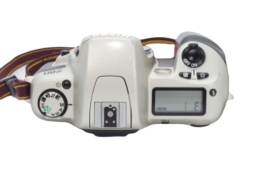 NIKON F60+ MANUAL - надежный фотоаппарат - отличное состояние