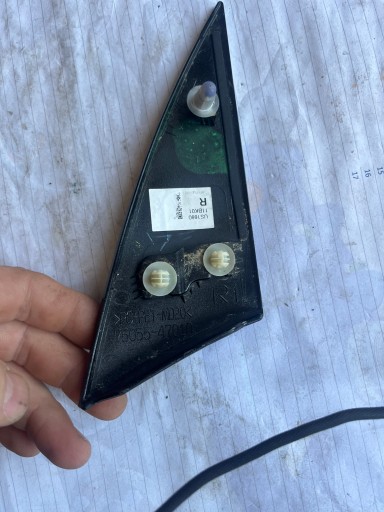 Накладка на крышу Prius IV, крышка правая 75055-47010