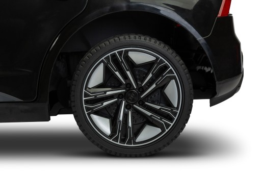 АККУМУЛЯТОР АВТОМОБИЛЯ AUDI RS ETRON 4x4 LED КОЖА 2x2