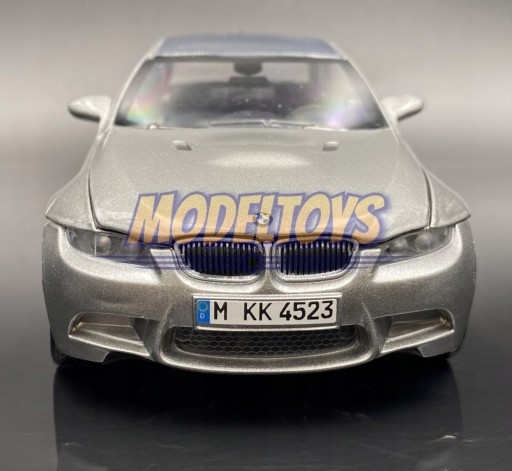 BMW M3 Coupe 2008 1:24 модель Motormax 73347 серебристый