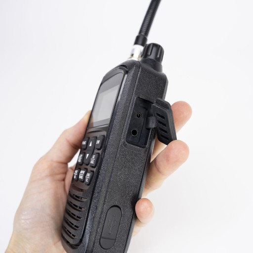 PNI Escort HP 82 — портативная ручная рация с разъемом USB-C + автомобильный адаптер 12 В