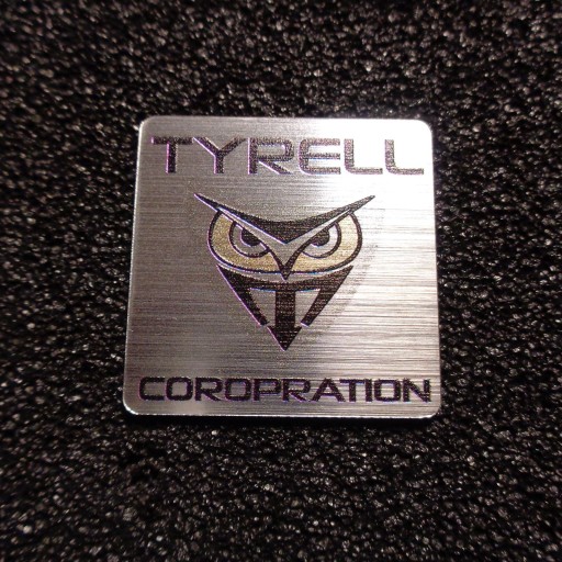 Наклейка с логотипом Tyrell Corporation 468c