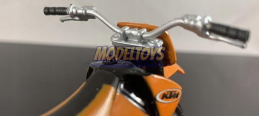 KTM 520 SX #111 мотоцикл 1:18 модель Maisto