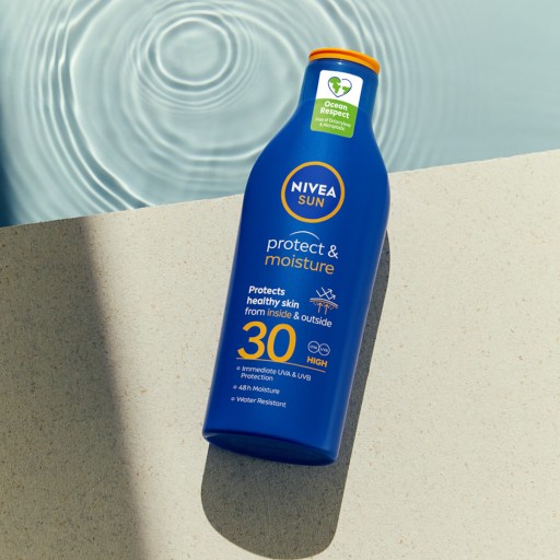 NIVEA SUN PROTECT&MOISTURE Balsam przeciwsłoneczny SPF30 200ml + Piłka