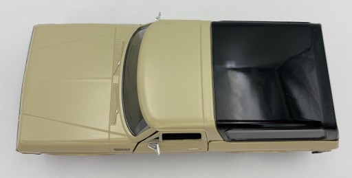 Ford Bronco (жесткий верх) 1978 1:24 Motormax 79373 бежевый/коричневый