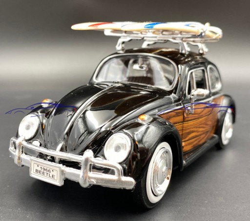 Volkswagen Beetle + доски для серфинга 1:24 Motormax 79591 черный