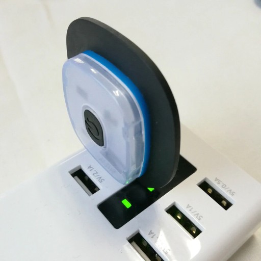 Зимняя шапка с фонариком и светодиодной лампой, заряжаемой через USB. До 3 режимов освещения.