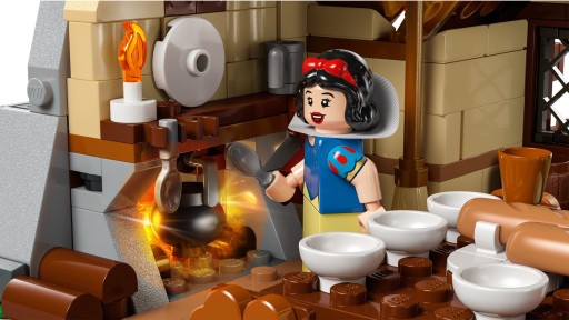 LEGO Disney 43242 «Белоснежка и Хижина семи гномов»