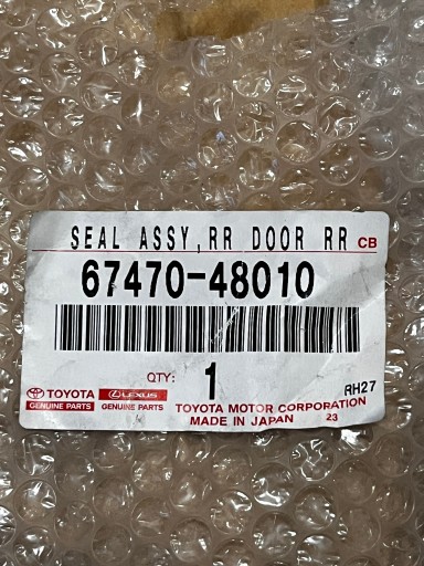 Oryginalna uszczelka prowadnicy tylnych drzwi Lexusa (prawa) 67470-48010