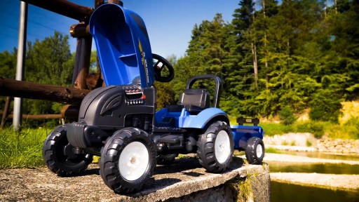 Большой педальный трактор FALK New Holland с прицепами