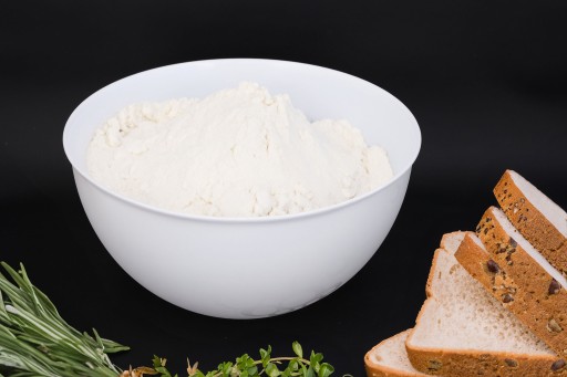 Большая пластиковая миска для взбивания кухонных салатов объемом 6 л, белая, крышка 29см.