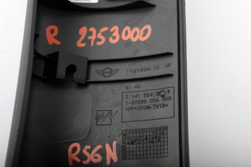 Mini R56 Накладка на правую переднюю стойку, черный карбон