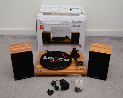 Проигрыватель Lenco LS-500 со встроенным усилителем