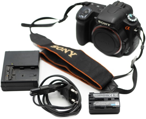КОРПУС ЗЕРКАЛЬНОЙ КАМЕРЫ SONY A350 + ЗАРЯДНОЕ УСТРОЙСТВО / НЕТ. СЫР. 2003547