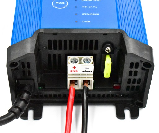 Prostownik ładowarka do akumulatorów Victron Blue Smart 12V 15A IP22 rev.2