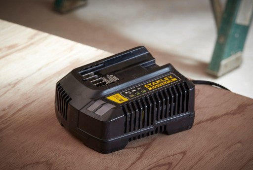 Быстрое зарядное устройство FatMax Stanley SFMCB12 18 В V20 FatMax Stanley SFMCB12