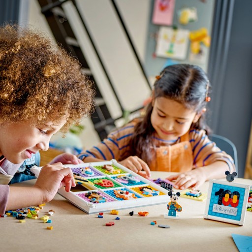 LEGO Disney: 100 лет анимации Диснея 43221