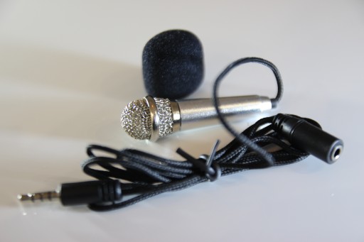 VIP SOLIDNY Mały MIKROFON KARAOKE DO TELEFONU MINI PRZENOŚNY MP065