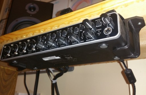 КРЕПЛЕНИЕ АУДИОИНТЕРФЕЙСА ПОД СТОЛЕШНИЦУ BEHRINGER UMC22, UMC404HD и др.