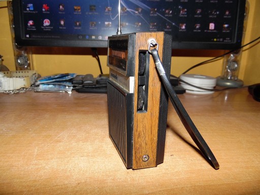 Radio Exclusiv Solid State FM/AM Portable Vintage zabytkowe uszkodzone 9V