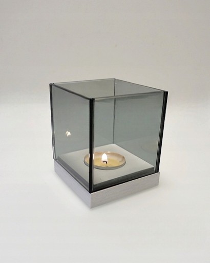 Świecznik szklany szkło grafitowe na tealight spód drewno biały pojedynczy