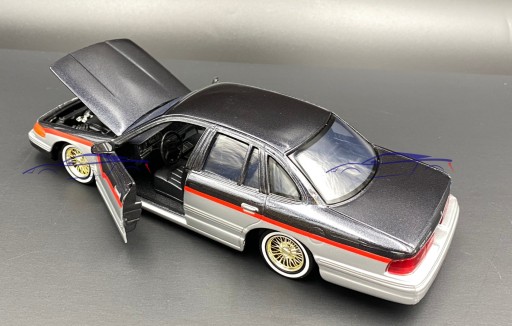 Ford Crown Victoria 1993–1997 гг. в масштабе 1:24, Motormax 79024