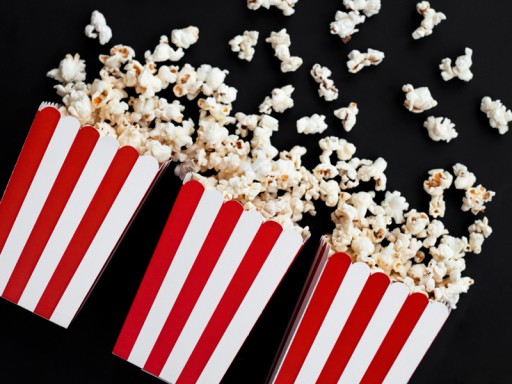 PUDEŁKA NA POPCORN czerwone paski przekąski 6 szt