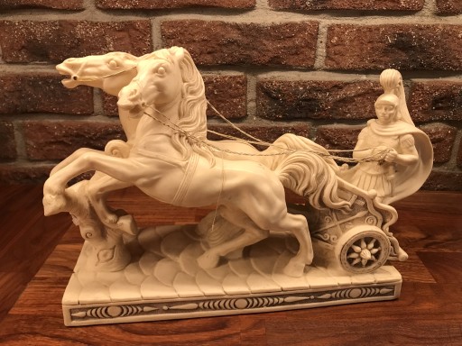 Лошади в упряжи, красивая большая фигура