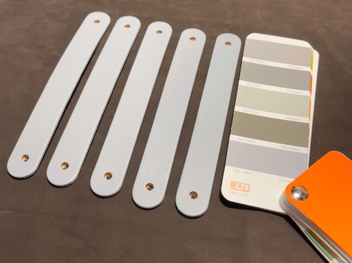 Кожаная мебельная ручка COLORISO RAL COLORS 96мм