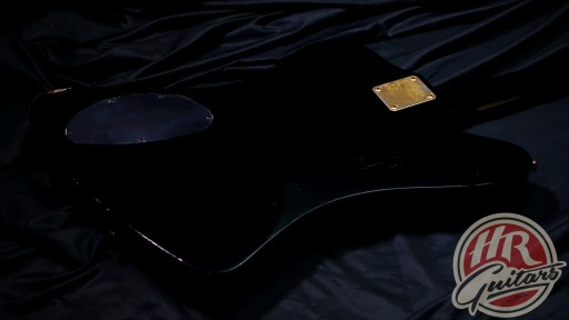 Fernandes MV-65NS, sygnatura Nikkiego Sixxa z Mötley Crüe