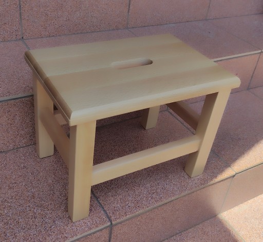 STOŁEK DREWNIANY z uchwytem RYCZKA BUK - taboret niski PODNÓŻEK