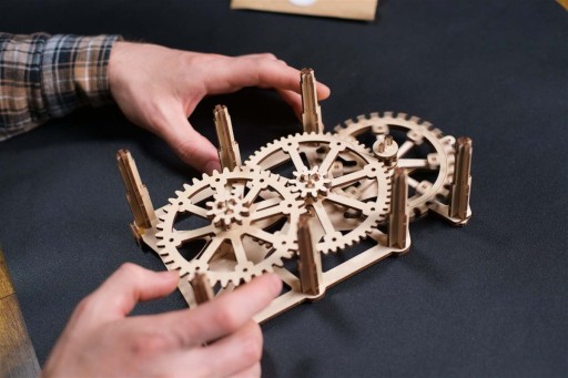 Пазл 3D Двигатель Часы Ugears МЕХАНИЧЕСКАЯ деревянная МОДЕЛЬ с двигателем