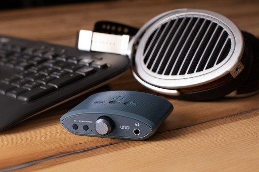 iFi audio Uno — усилитель для наушников с USB ЦАП