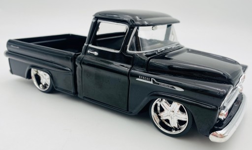 Chevy Apache Fleetside Pickup 1:24 Motormax 79311 черный