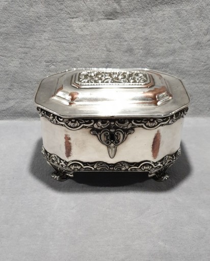 Норблинская сахарница с ключом, 19 век.